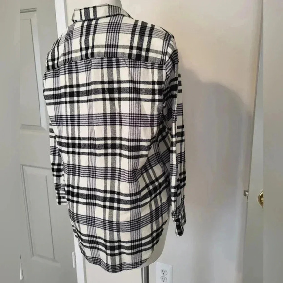 Madewell Flannel Oversized Ex-Boyfriend Shirt in Romana Plaid(S) - Picture 10 of 10